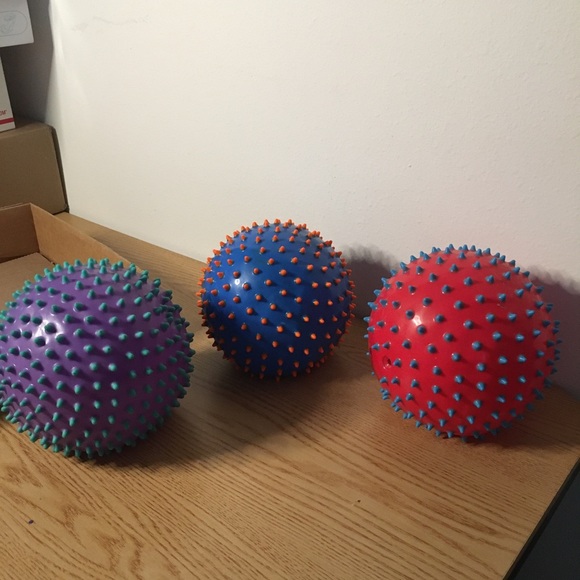 New Bundle Of 3 Boys/Girls Spiked Balls Purple Blue Pink backyard beach🏖 pool - Picture 7 of 9